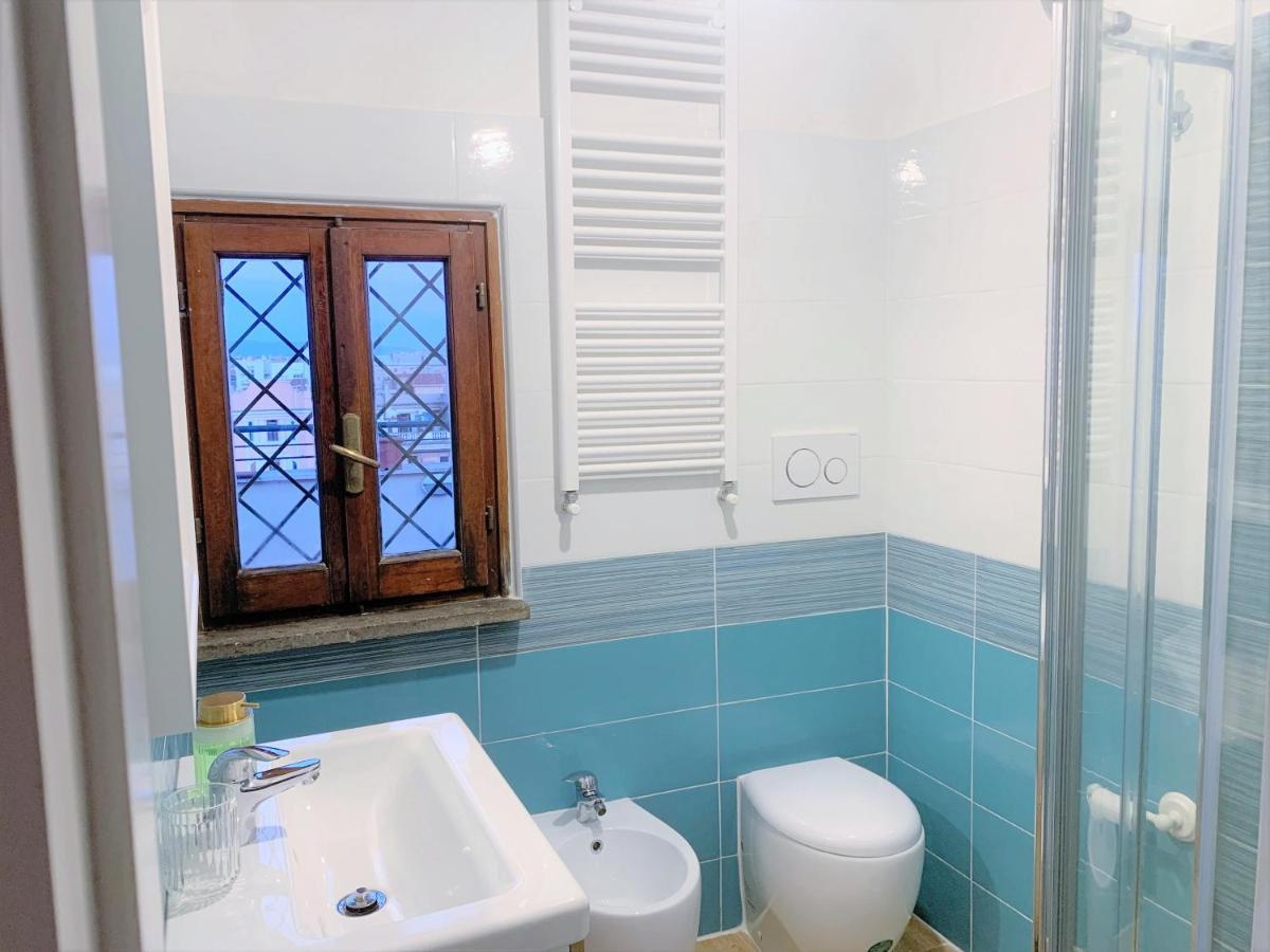 Apartment In The Clouds Over Trastevere, Penthouse *